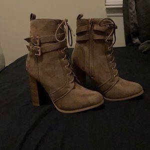 Wild diva ankle boots light brown/tan